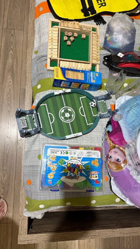 Игрушки детские, жилеты, нарукавники для плавания