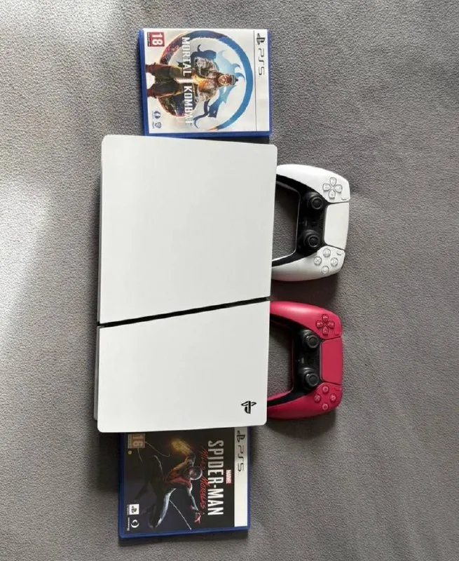 PlayStation 5 Slim, два геймпада, игры Mortal Kombat, Spider-Man