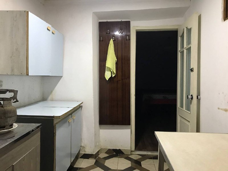 Комната в частном доме с мебелью и кухней