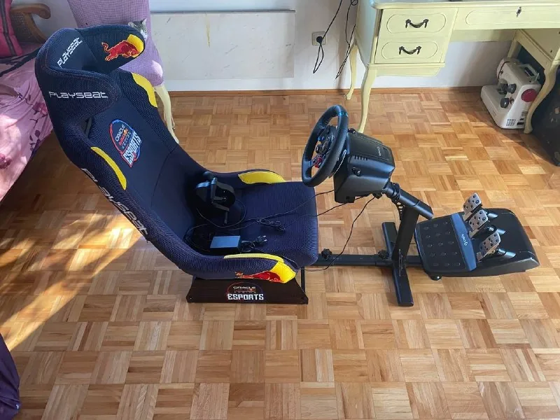 Logitech G29 steering wheel, shifter, pedals, Playseat racing cockpit 1