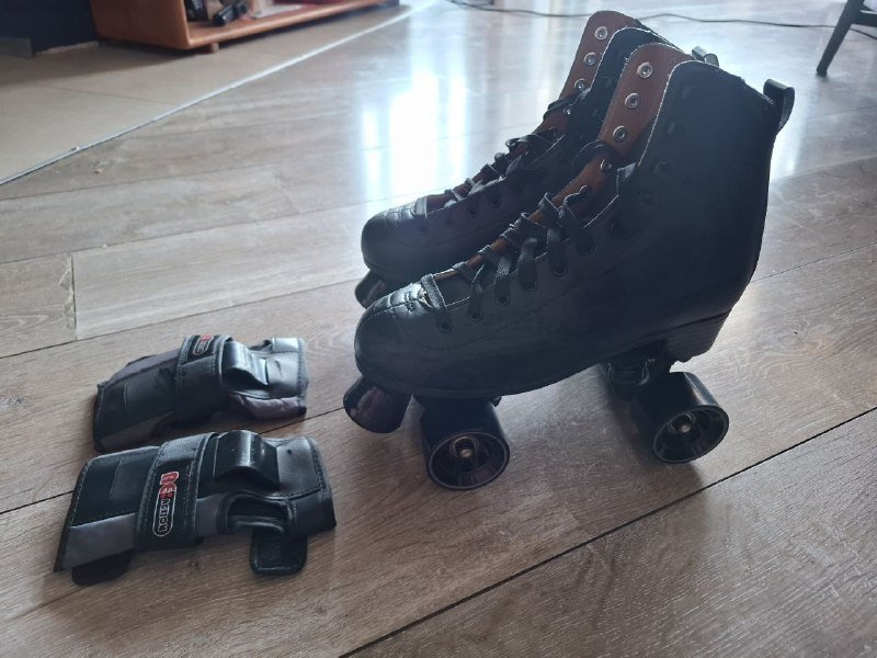 Объектив Nikon 18-55, пауэрбанк, УФ-лампа, машинка для стрижки, утюжок, ролики, браслет Пандора, плойки, кухонные весы, домик для животных 6