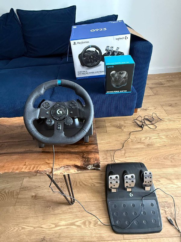 Руль Logitech G923 TRUEFORCE с педалями и рычагом КПП