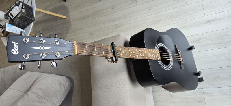 Гитара Cort AD810 BKS с каподастром и стойкой 3