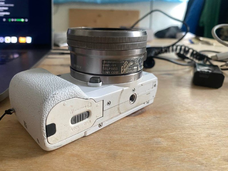 Sony a5100, китовый объектив 16-50, батарейка 4