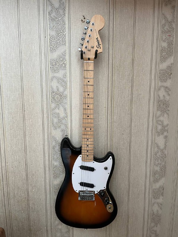Электрогитара Fender Squier Sonic Mustang, усилитель VOX VX15-GT