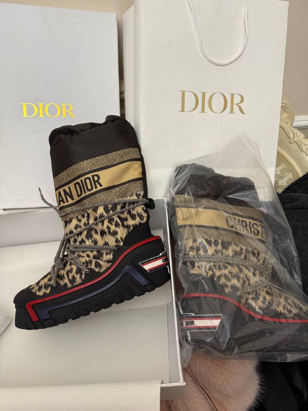 Size 38 Dior snow boots
