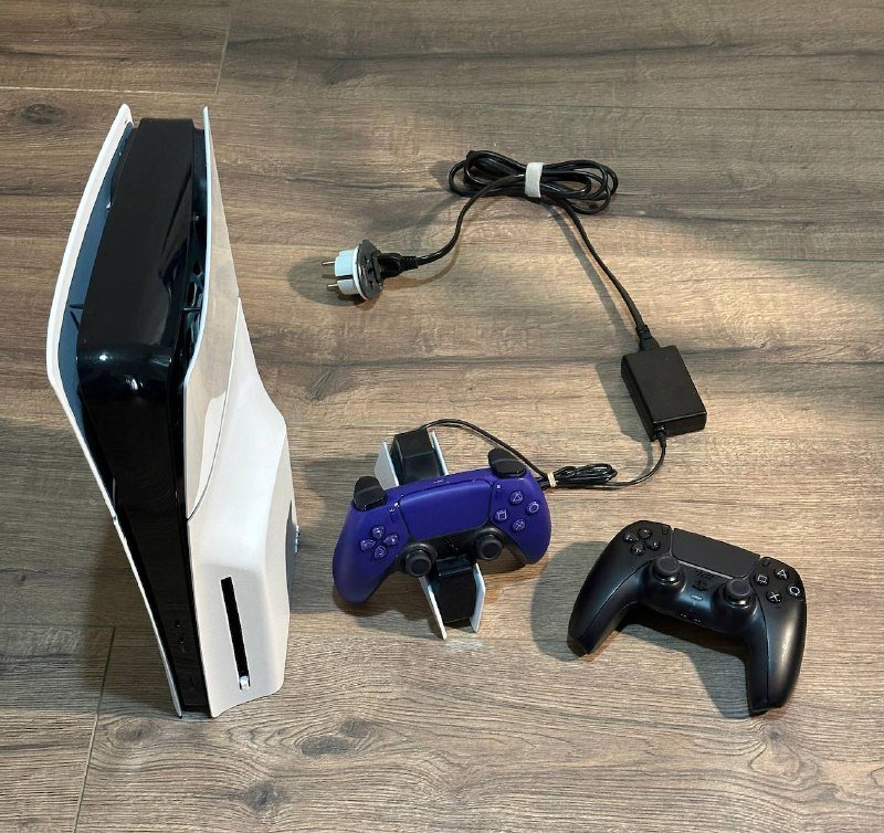 PlayStation 5 Slim, 2 геймпада DualSense, зарядная станция