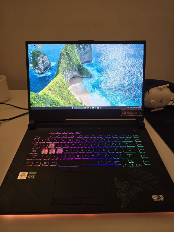 Asus Rog Strix G512LW ноутбук, игровые наушники, мышка с ковриком