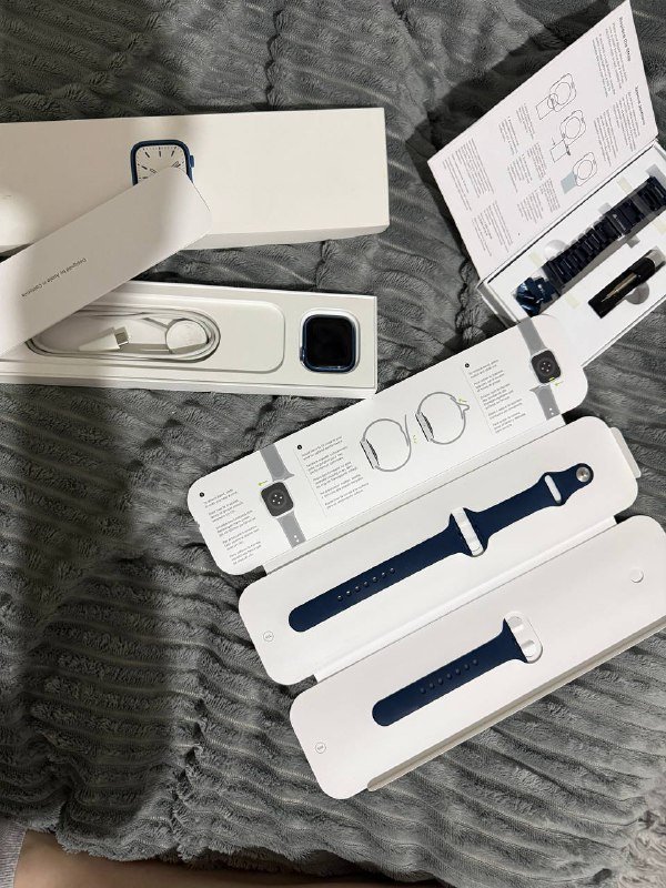 Apple watch 7 series с ремешками и зарядкой