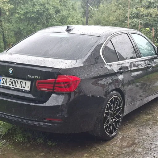 BMW 330i