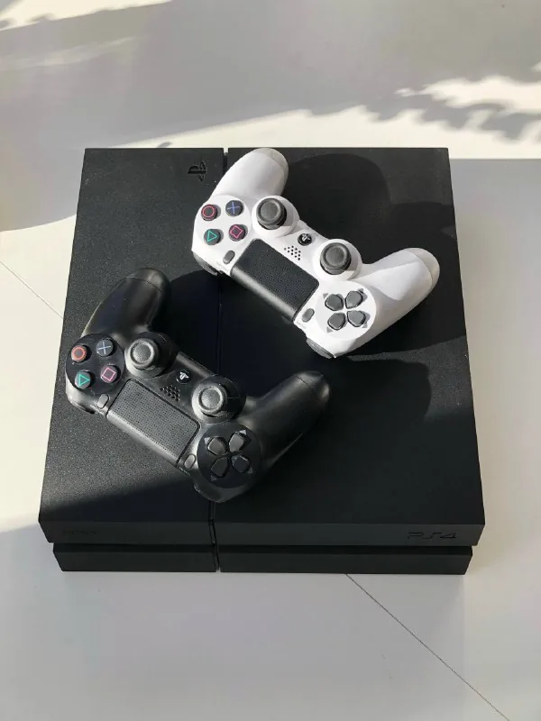 Sony PlayStation 4 512 with two controllers