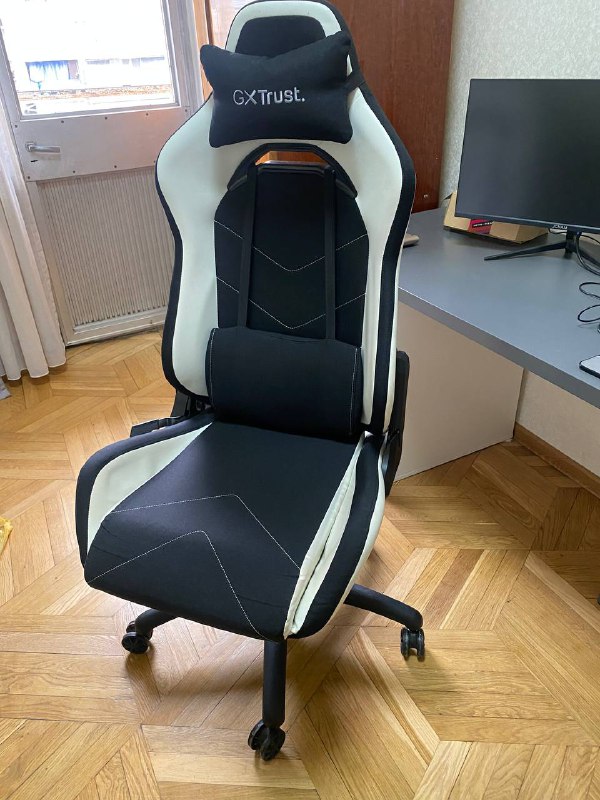 Два стола из турецкой икеи, настольная лампа, ИБП, игровой стул, тумбочка 5