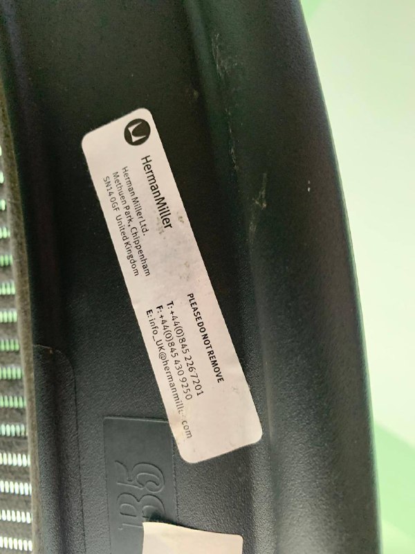 Офисное кресло Herman Miller Aeron 3