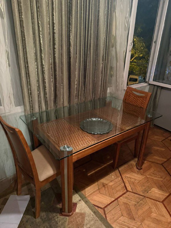 стол с 4 стульями