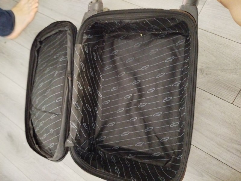 Чемодан 50x38x17, 4 колёсика 3