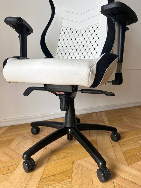 Кресло игровое Noblechairs Epic PU-WHT-001 2