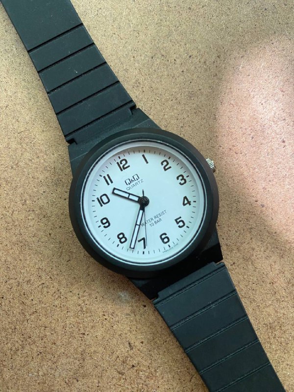 Часы QUARTZ 4