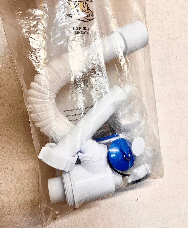 Сифон, малярный валик, ванночка, шпатель, щетка, краска, грунтовка, шурупы, крепления, спрей