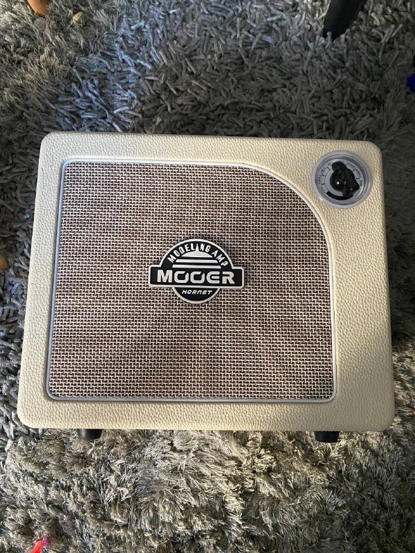 Электрогитара Jet series, комбоусилитель Hornet, гитарный процессор Boss GT-1 3