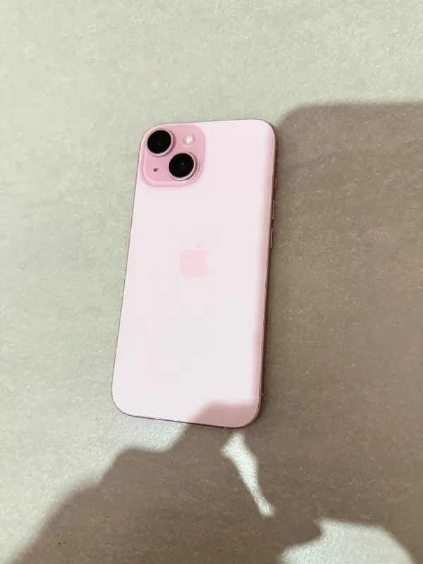iPhone 15 розовый 256 ГБ 1