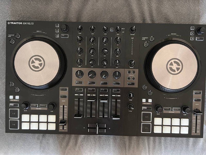 Контроллер Traktor Kontrol S3 4х канальных 2