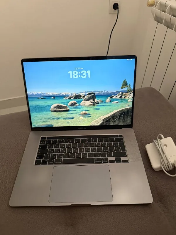 MacBook Pro 16" 2019 1