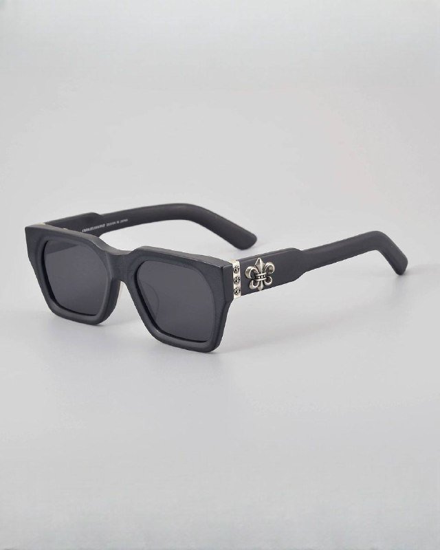 Sunglasses Chrome Hearts