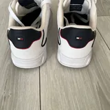 Men's branded Tommy Hilfiger sneakers, size 42 3