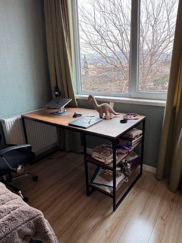 Рабочий стол большой и удобный 140х70х75см