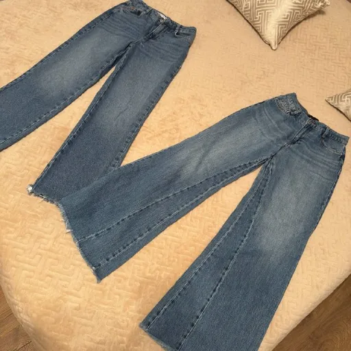 Zara-ს ჯინსები, სწორი და კლოში