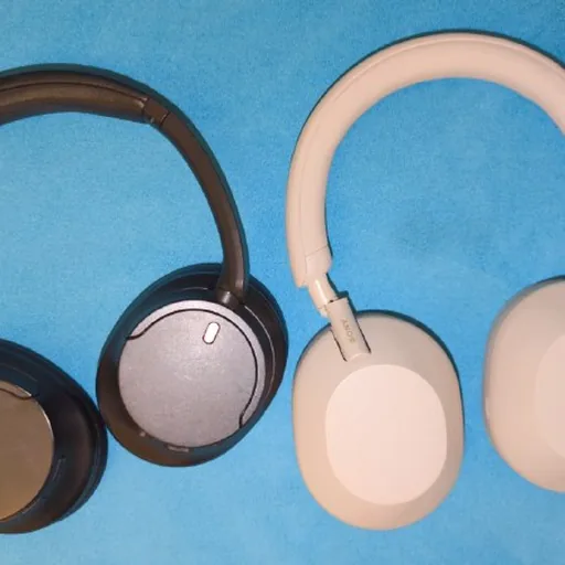 Sony WH-CH720N и Sony WH-1000XM5