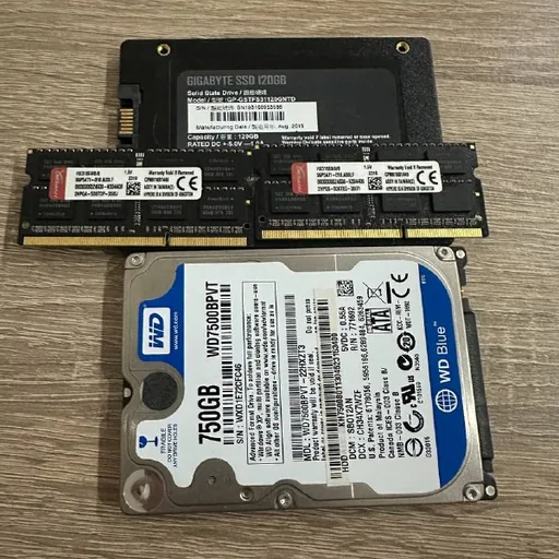 SSD Gigabyte 120GB, HDD WD 750GB, RAM HyperX DDR3