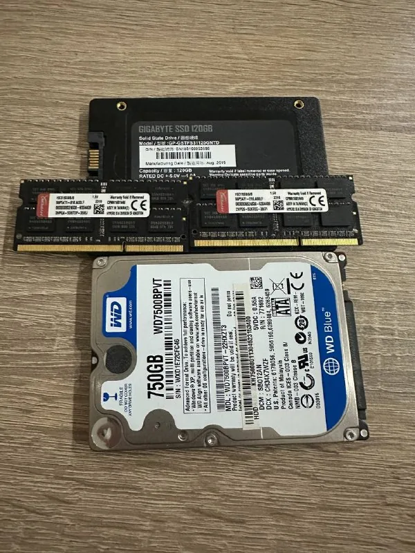 SSD Gigabyte 120GB, HDD WD 750GB, RAM HyperX DDR3