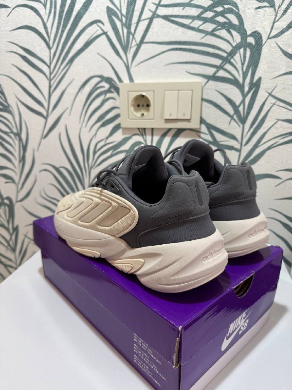 Кроссовки Adidas Ozelia мужские размер 42 5