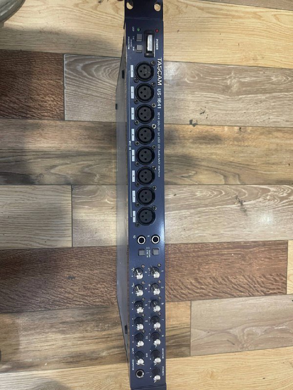 Аудио интерфейс Tascam us-1641, пульт Mackie 1604-VLZ Pro