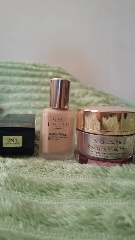 Тональный крем, дневной крем Estee Lauder