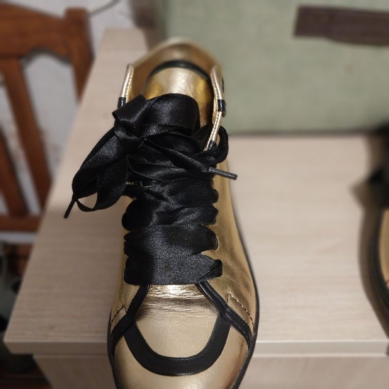 Новые женские золотистые ботинки