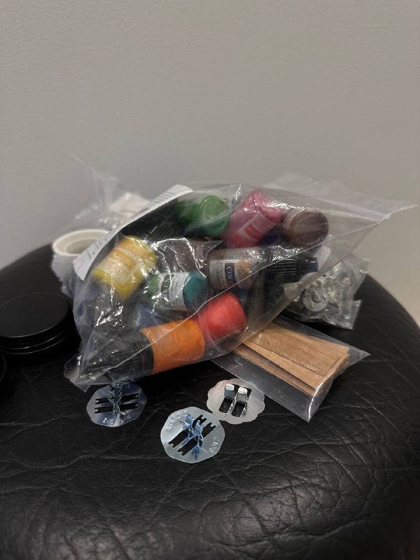 Термопистолет, базы для диффузора, силиконовые молды, пигменты для гипса, емкость для плавления воска, акриловый лак 8