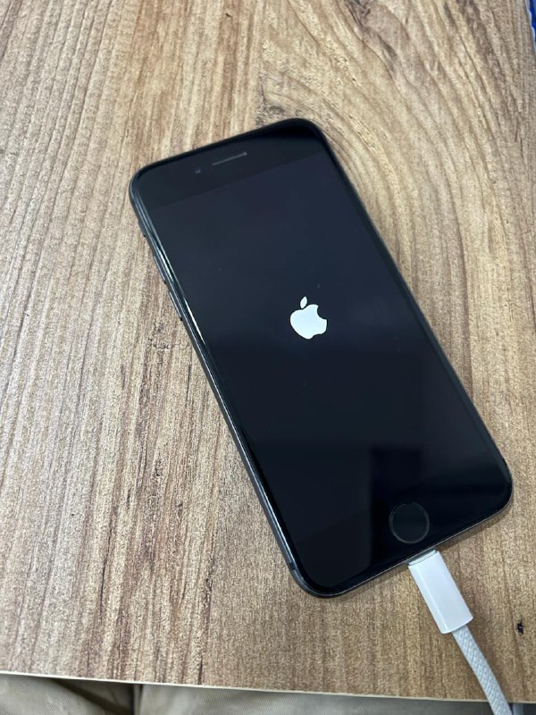 Apple iMac 24’’, iPhone 8, iPhone 14, Lenovo Monitor 3