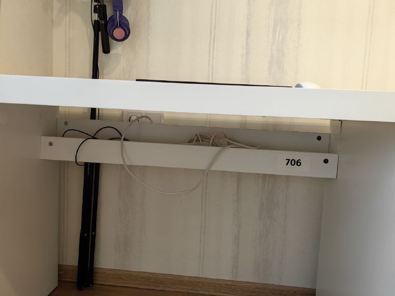 Письменный стол IKEA MALM 3
