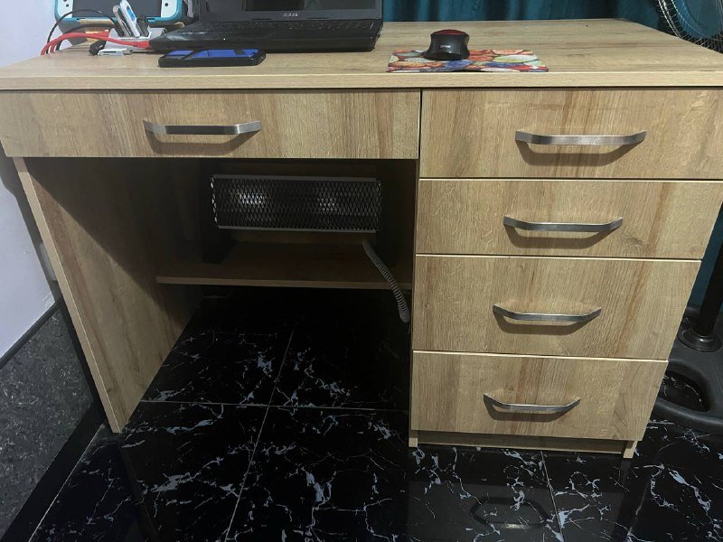 Письменный стол с ящиками 2