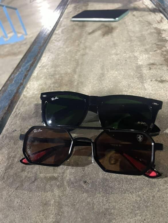 Два солнцезащитных очка Ray-Ban