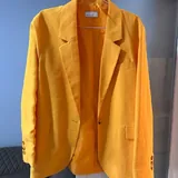 Худи Zara, пиджак черный H&M, пиджак желтый Sela 3