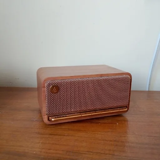 Bluetooth-колонка Edifier MP230