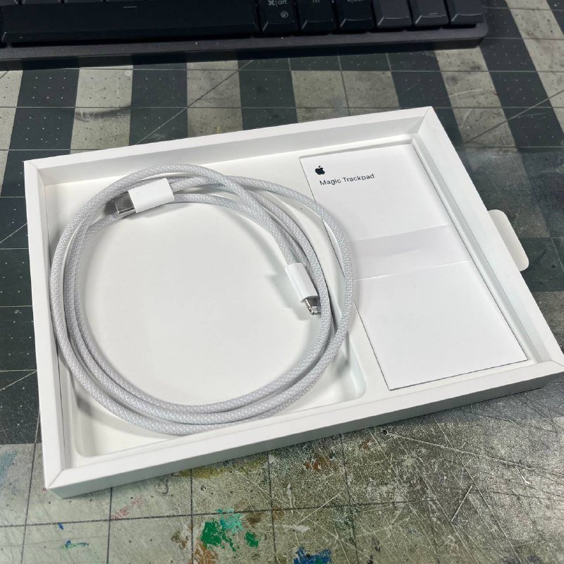 Magic Trackpad 2 lightning в комплекте 4