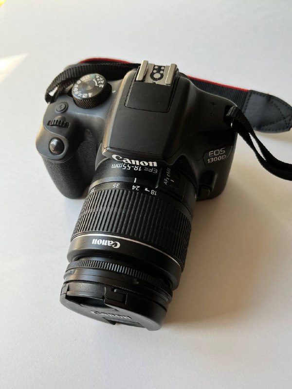 Canon EOS 1300D camera, EFS 18-55mm macro lens