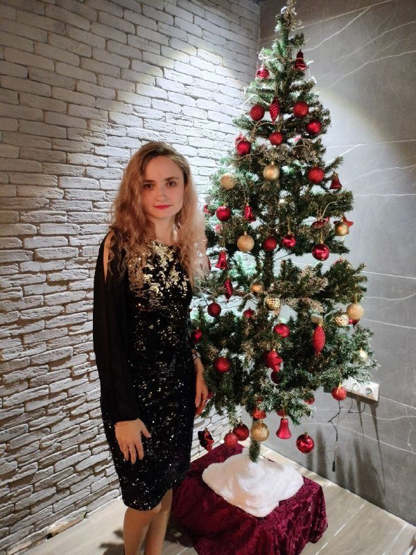 Платье с паетками чёрно-золотое 42 размер