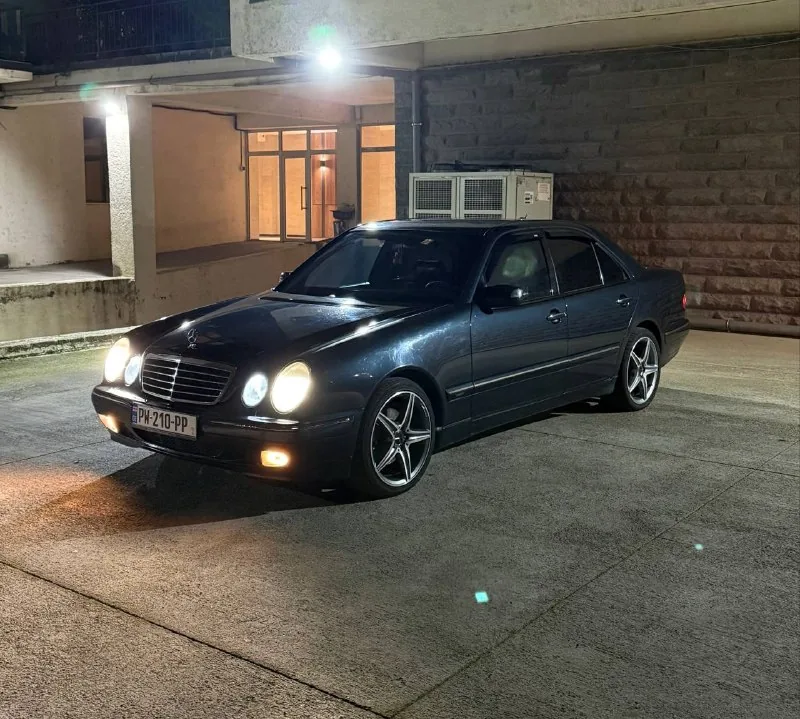 Mercedes Benz W210 E320 1
