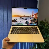 MacBook Air M3 Starlight 1