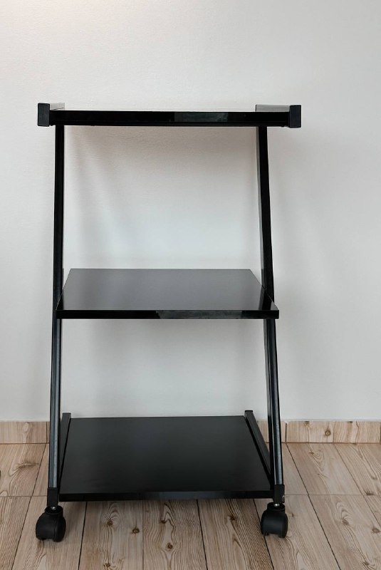 Столик косметический 2